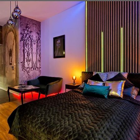 Apartament Czarny Z Jacuzzi Cracovia Exterior foto