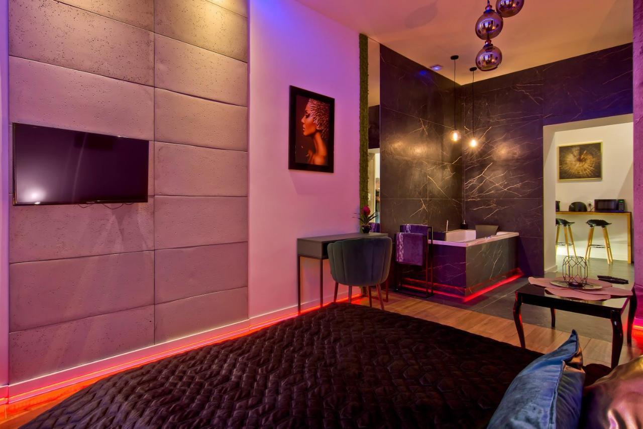 Apartament Czarny Z Jacuzzi Cracovia Exterior foto