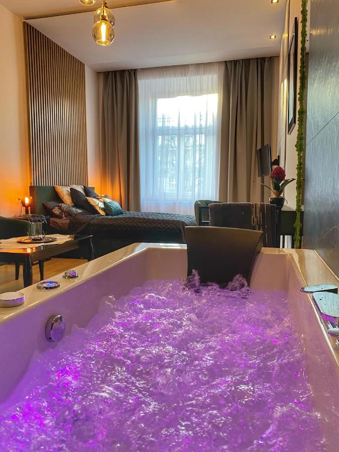 Apartament Czarny Z Jacuzzi Cracovia Exterior foto