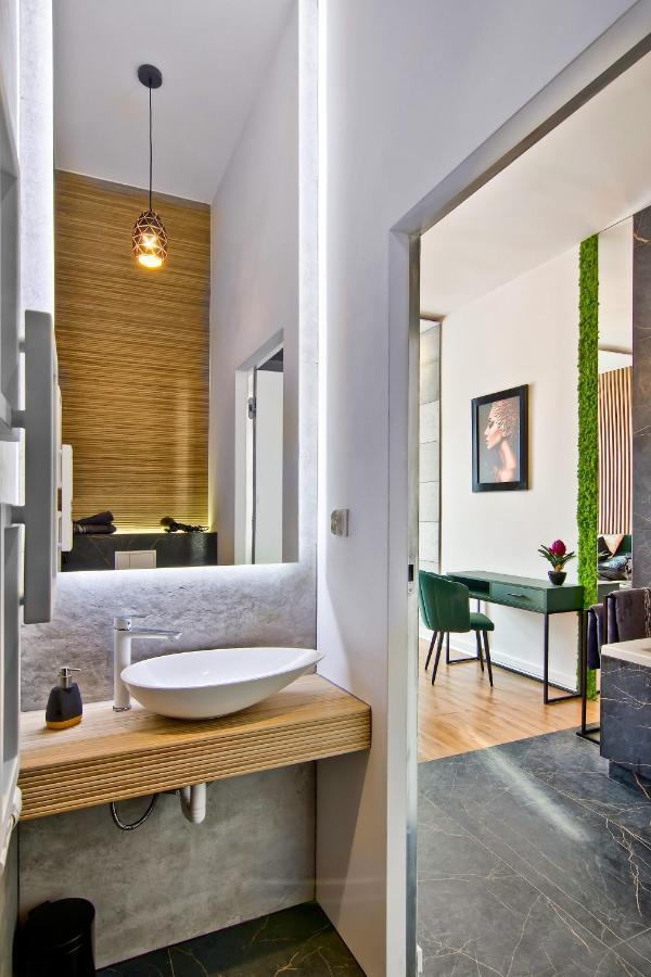 Apartament Czarny Z Jacuzzi Cracovia Exterior foto