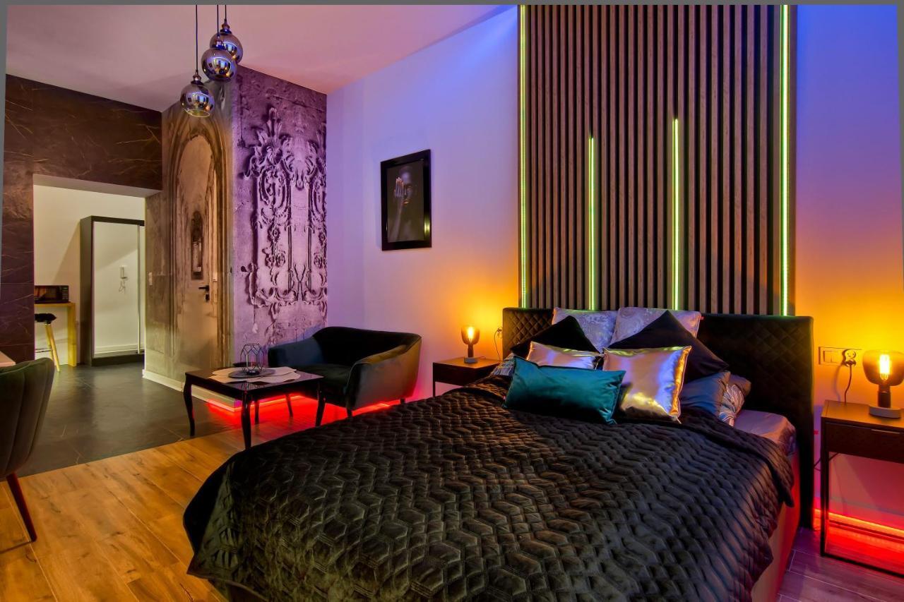 Apartament Czarny Z Jacuzzi Cracovia Exterior foto