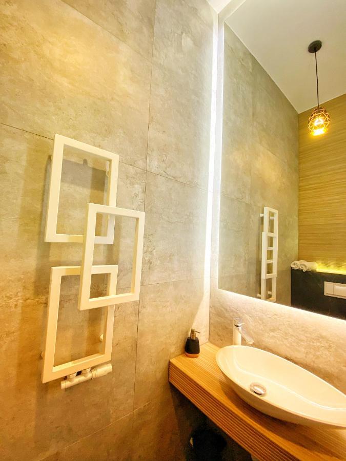 Apartament Czarny Z Jacuzzi Cracovia Exterior foto