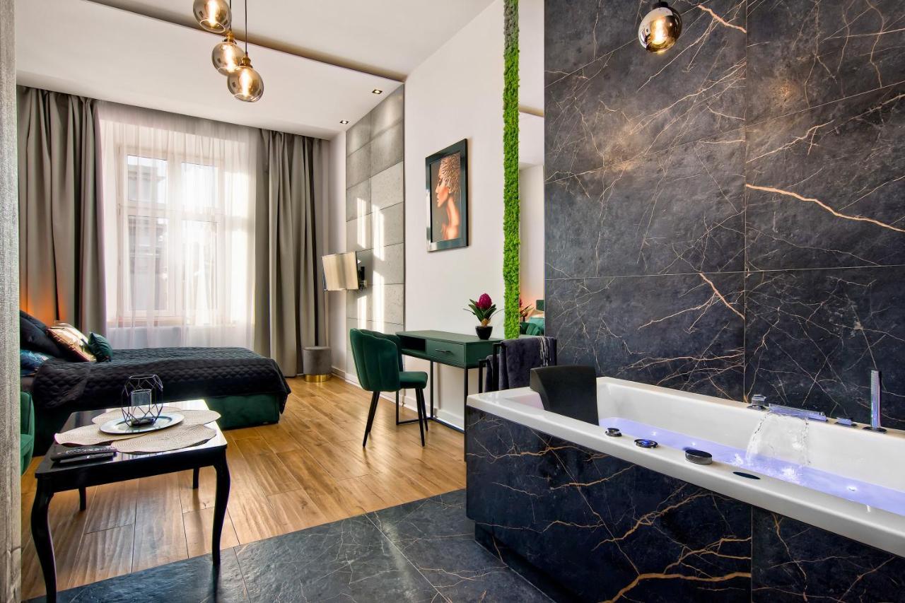 Apartament Czarny Z Jacuzzi Cracovia Exterior foto