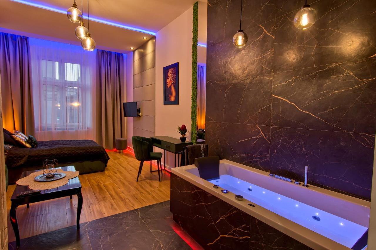 Apartament Czarny Z Jacuzzi Cracovia Exterior foto