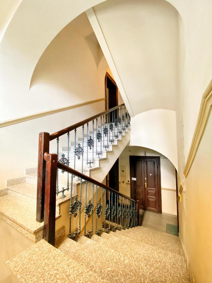 Apartament Czarny Z Jacuzzi Cracovia Exterior foto